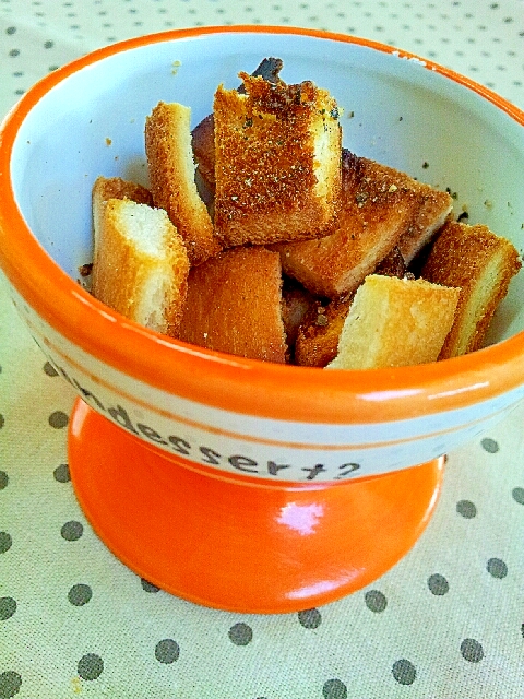 パンの耳をトースターで 簡単bペッパーラスク レシピ 作り方 By ラズベリっち 楽天レシピ