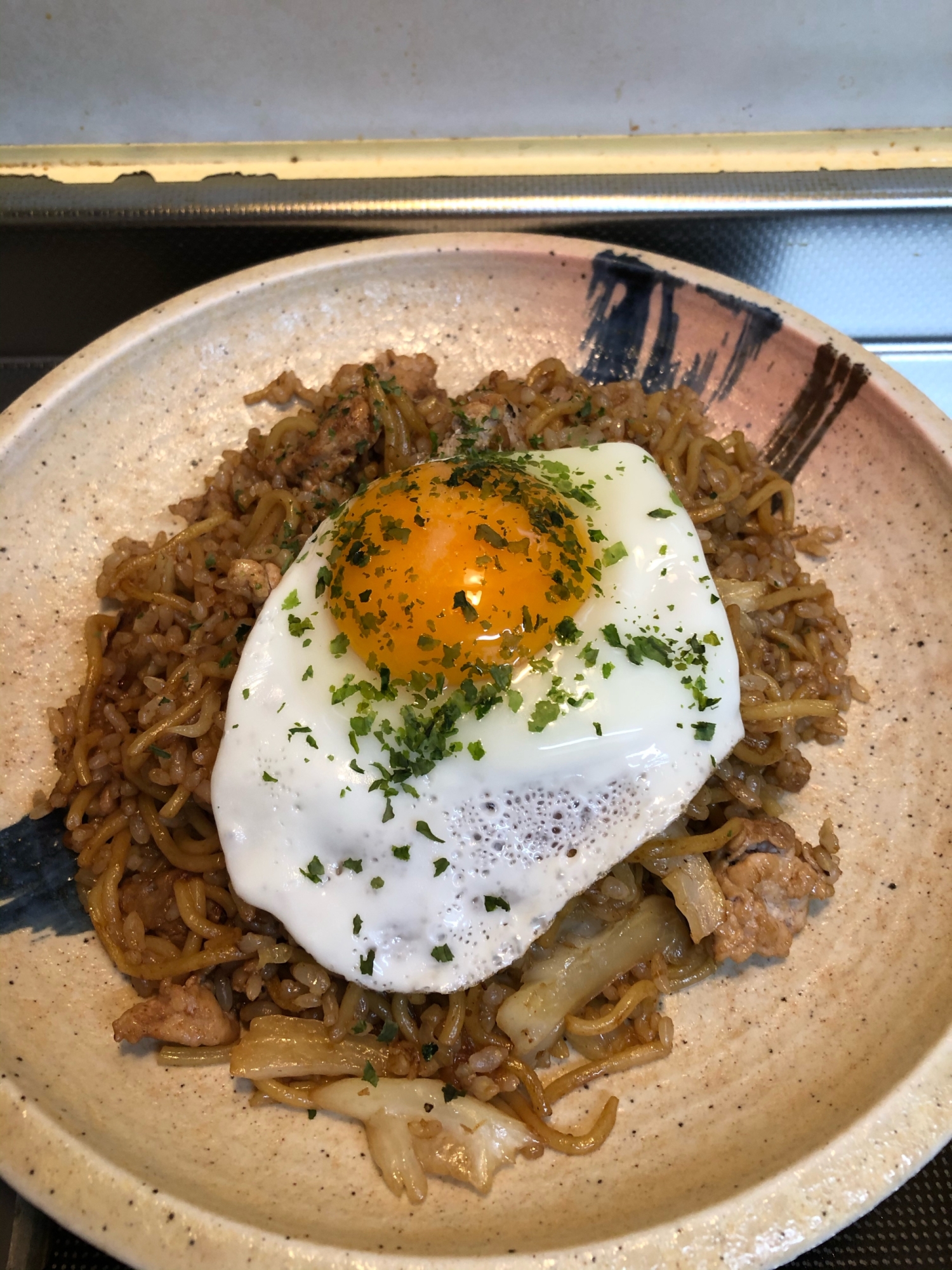 焼きそばと残りご飯deかつお節香る♪そばめし^_^