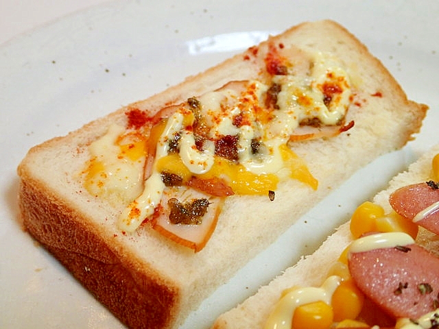 バジルソース/マヨで　サラダチキン＆チーズトースト