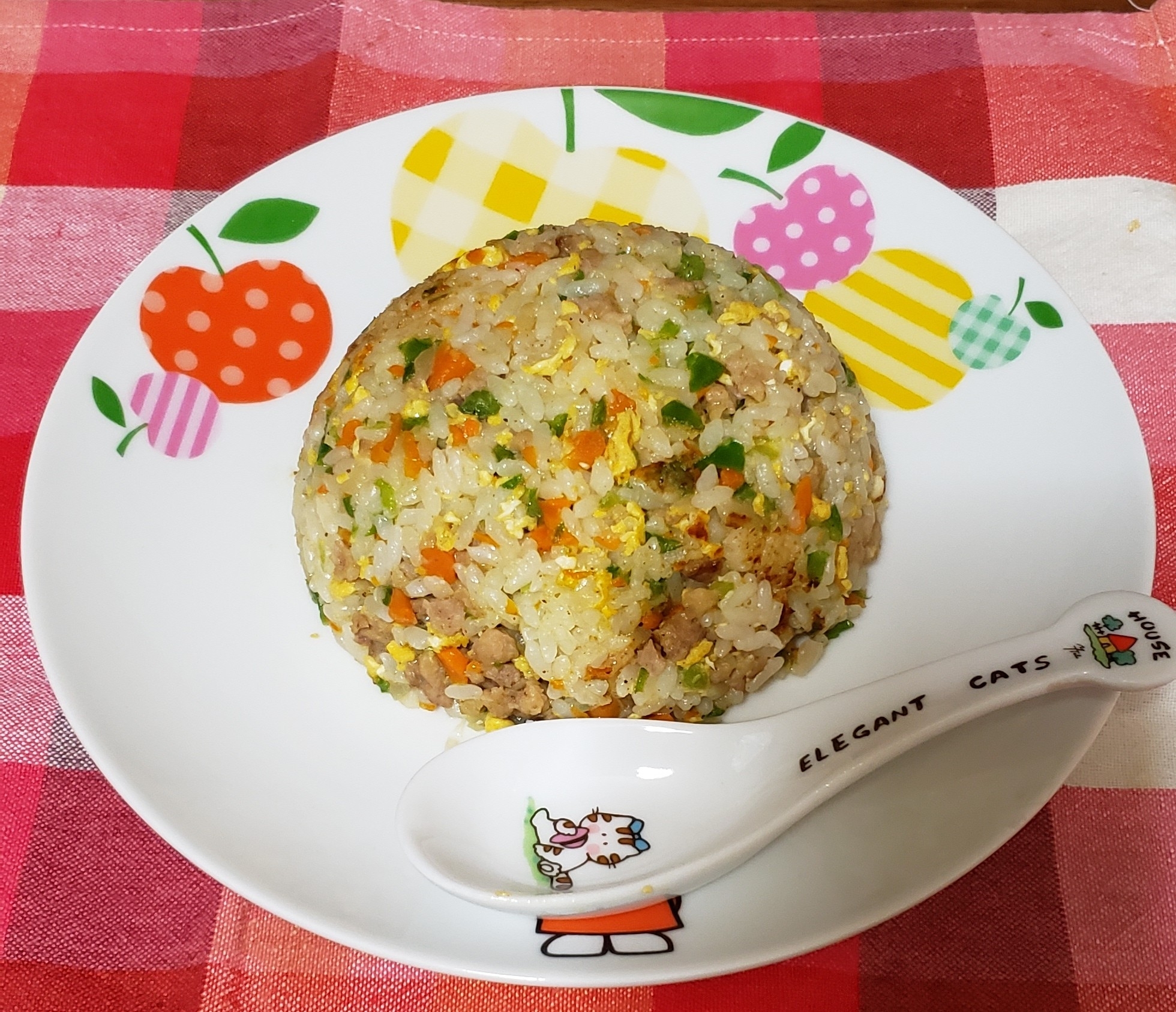 五香粉が食欲をそそるひき肉チャーハン