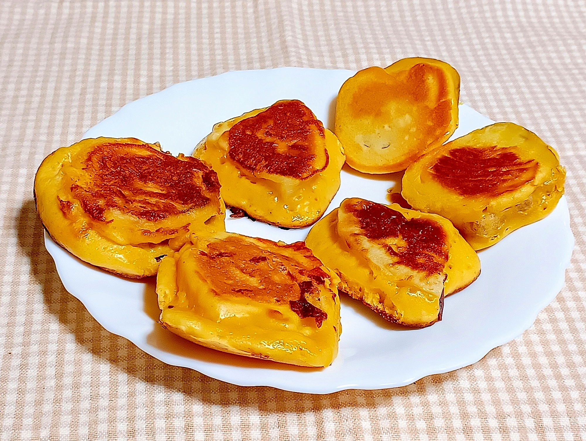 タラと野菜のパンケーキの盛り合わせ