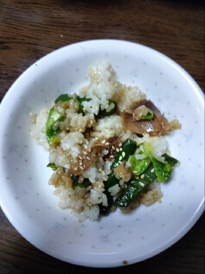 肉野菜炒めの残りを使って炒飯