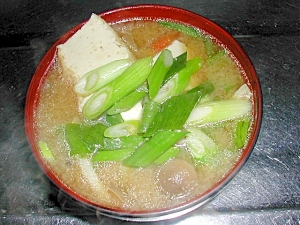 京都・九条ねぎたっぷりの根菜と厚揚げの味噌汁♪