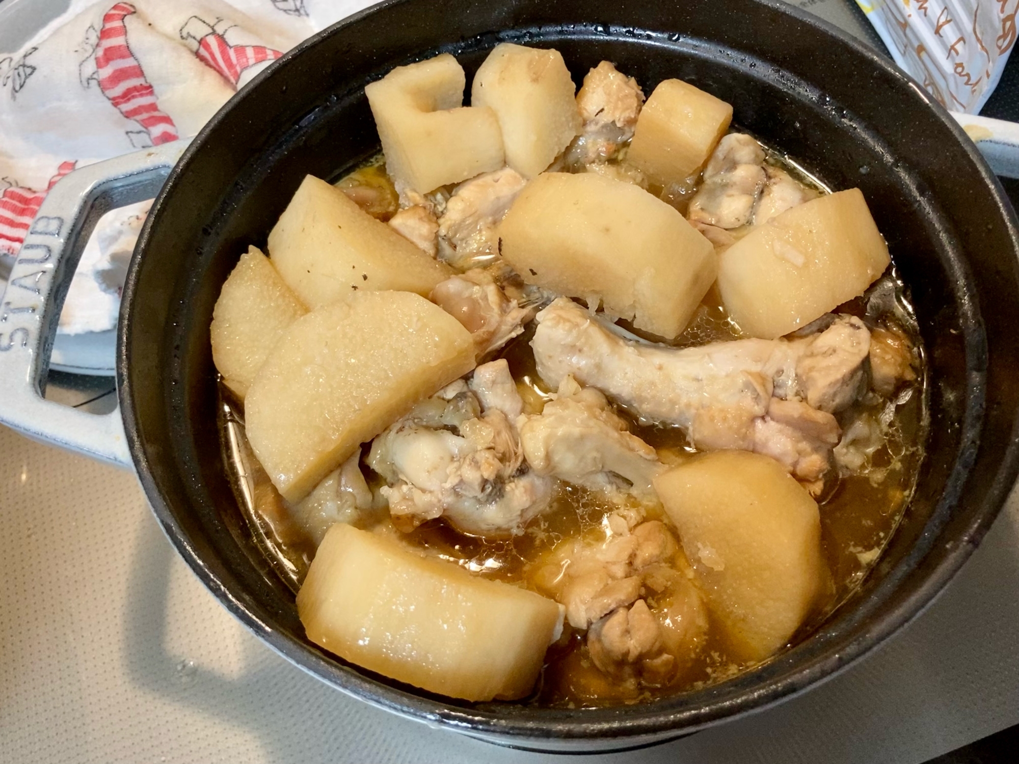 ストウブで！薄味好きさんの鶏手羽元さっぱり煮