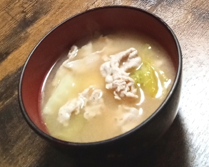 キャベツと豚肉の味噌汁