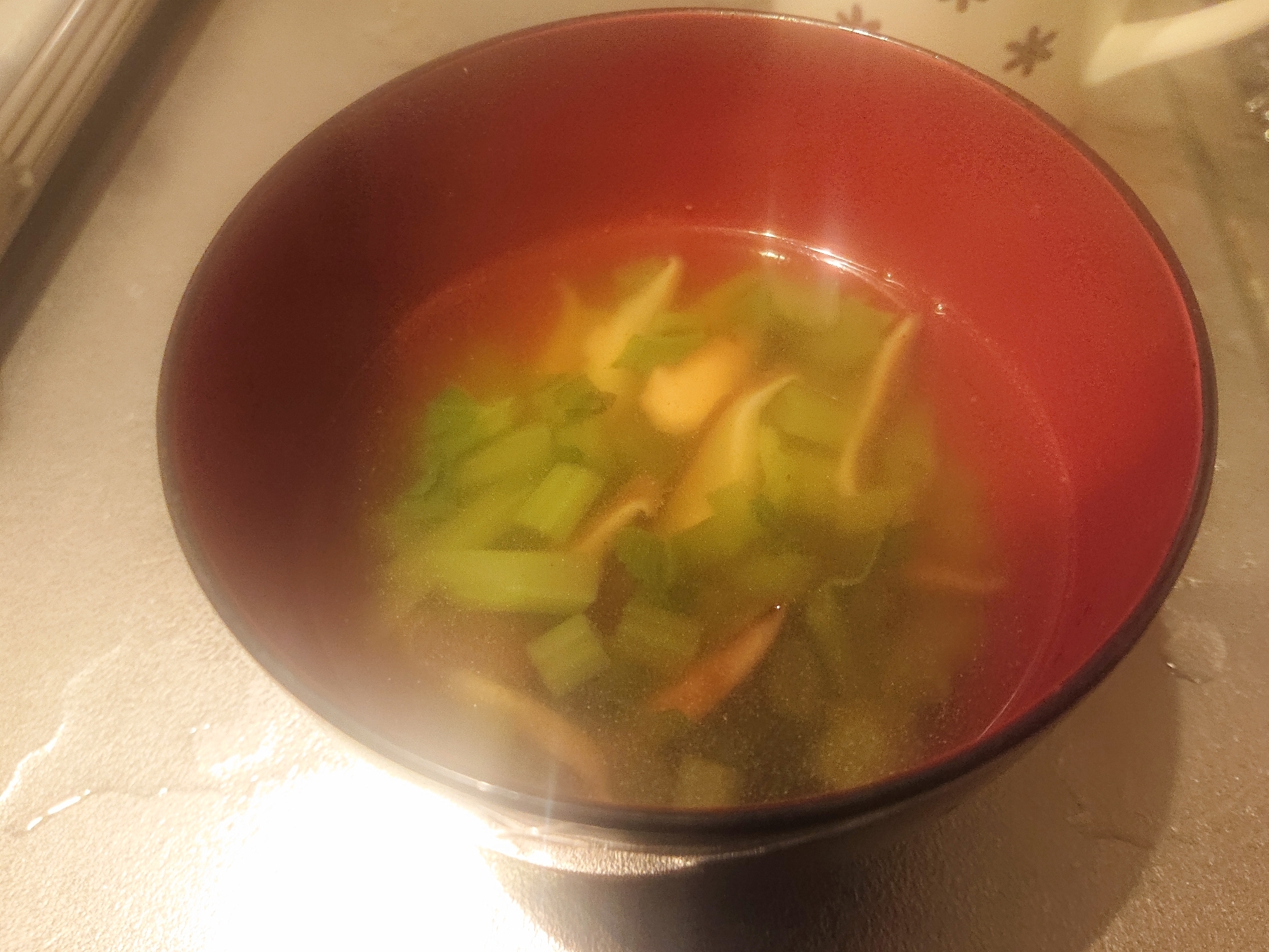 椎茸と大根の葉のカレー風味スープ