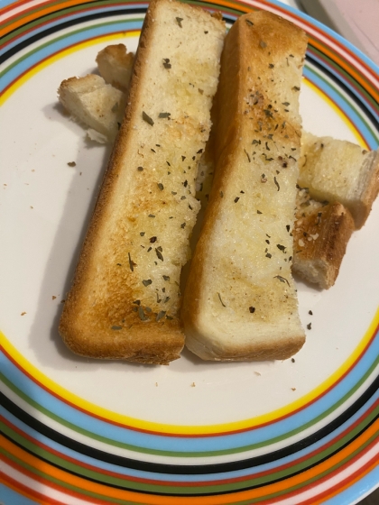 食パンでガーリックトースト