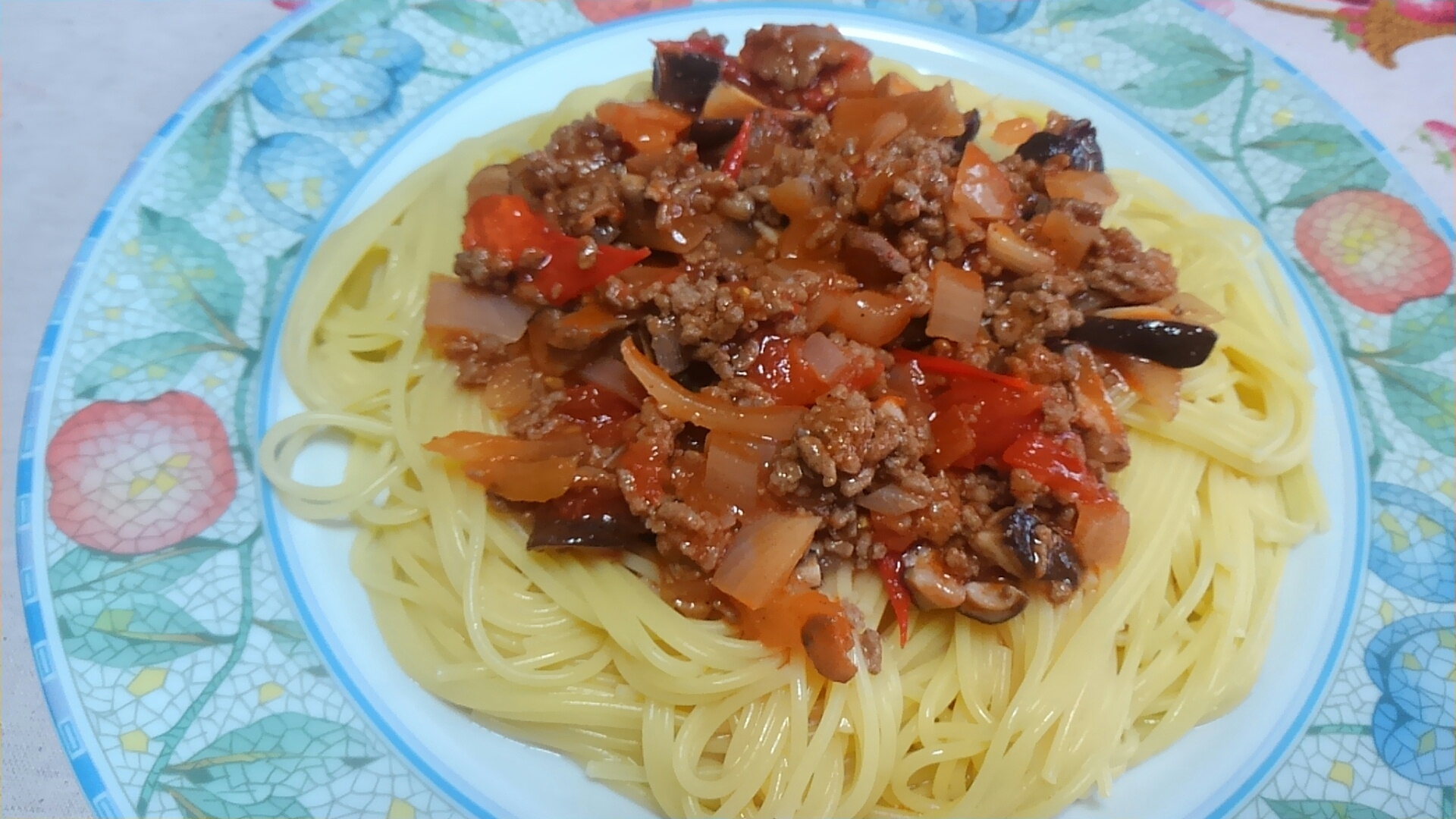 牛豚挽き肉と玉ねぎと椎茸とトマトのパスタ☆