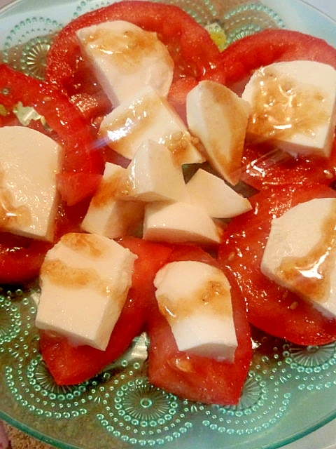 簡単おつまみ☆モッツアレラチーズとトマトの一皿