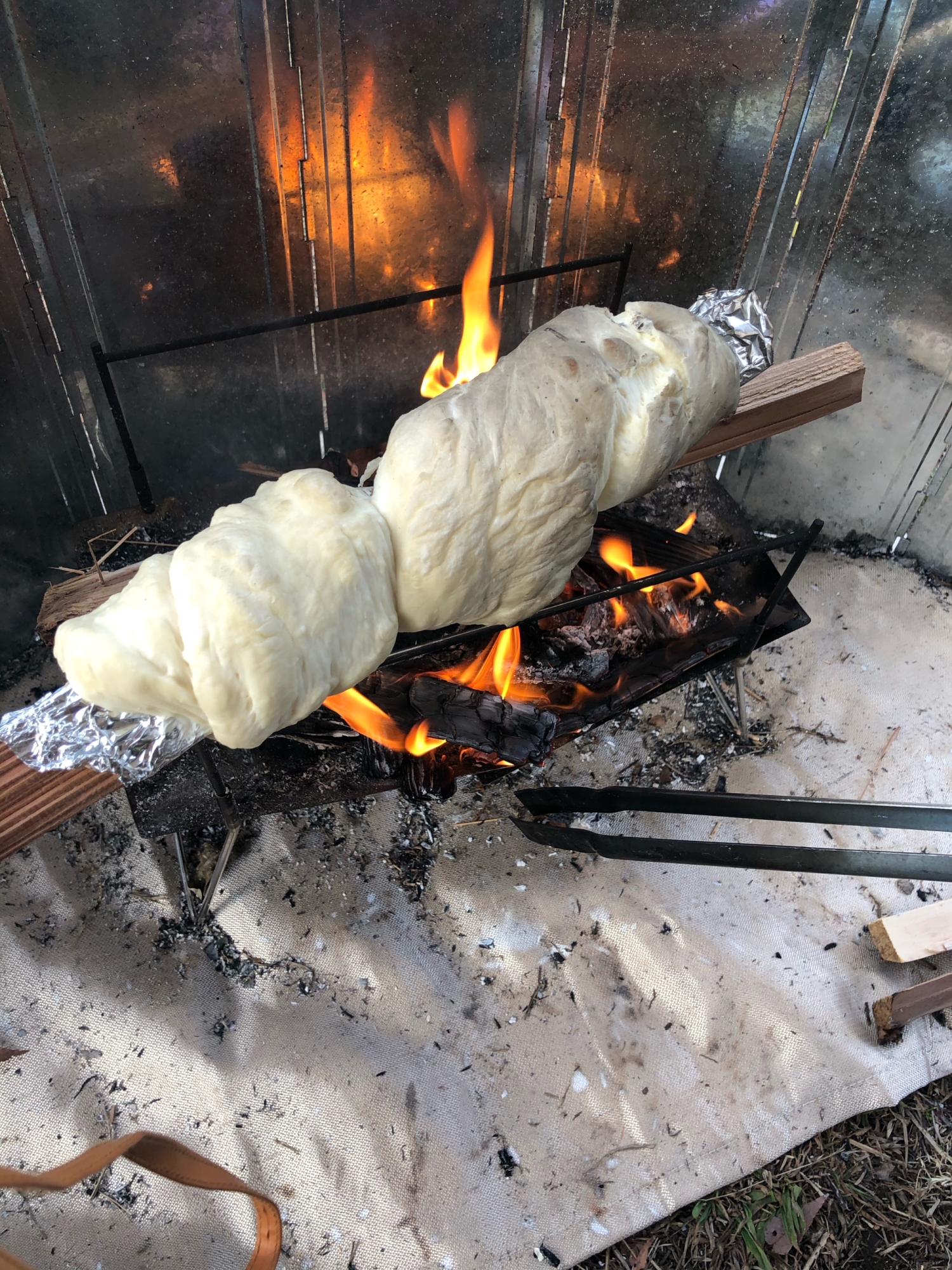 キャンプ飯♪炙って楽しい焚き火パン