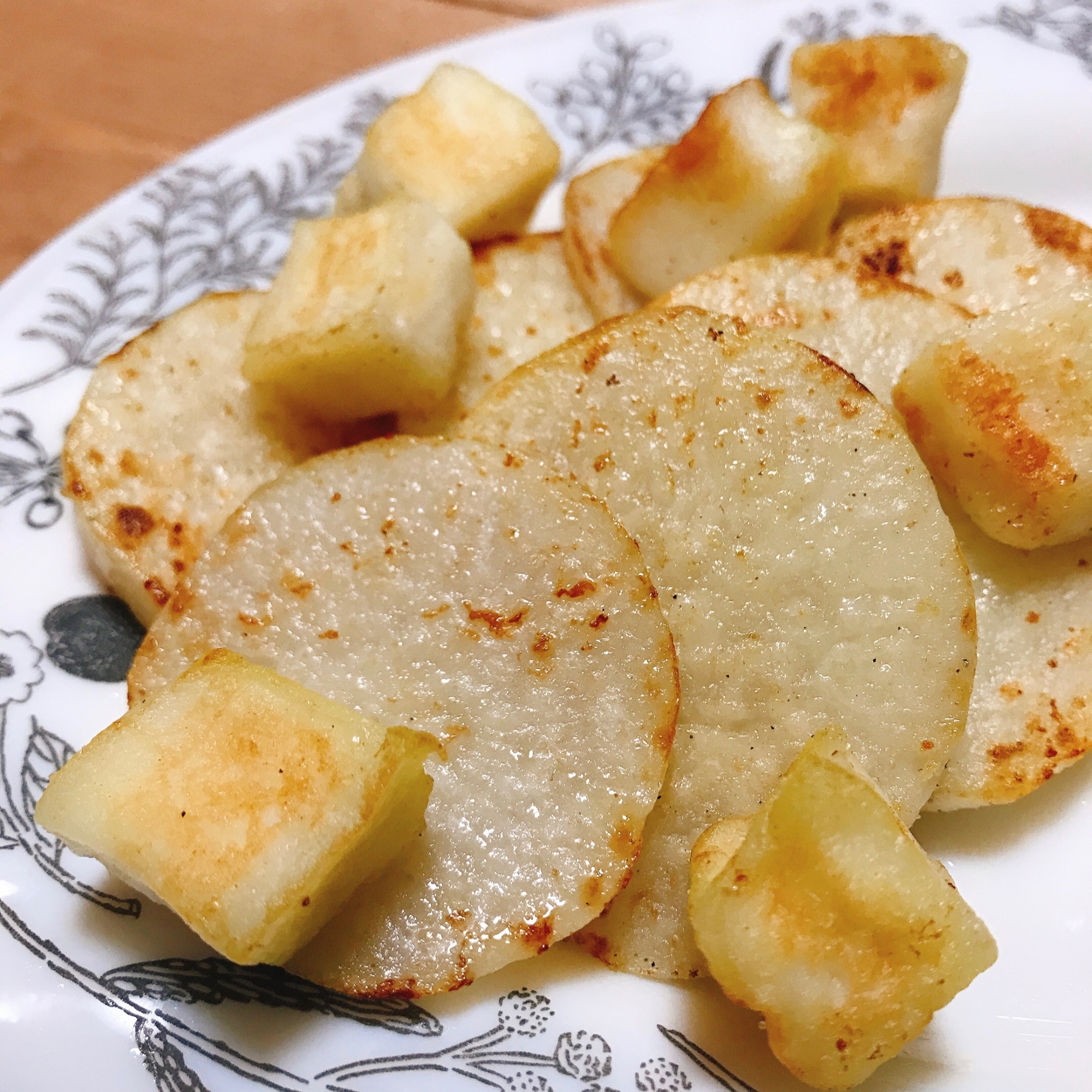 【お弁当にも！】里芋とはんぺんの○□塩バター炒め