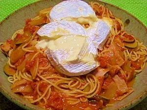 生クリームトマト☆丸ごとカマンベールチーズパスタ