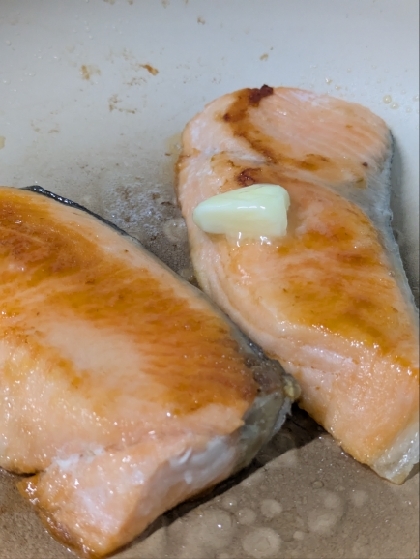フライパンで！バター醤油味☆鮭のムニエル