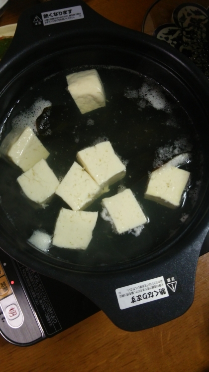 初の湯豆腐です。
少し小さめにきり、ねぎや生姜、ポン酢で楽しみました！