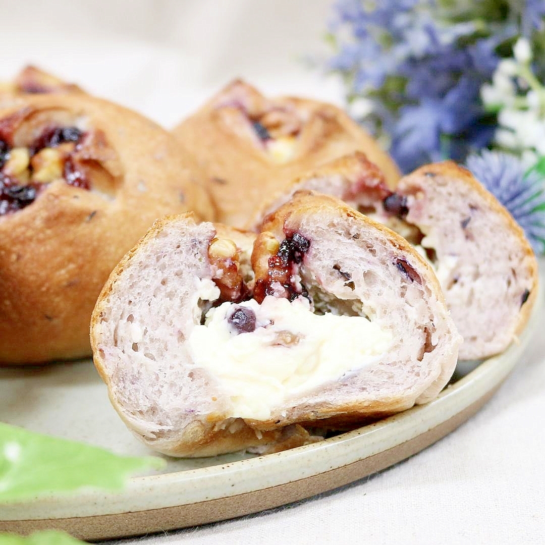 ブルーベリーのクリームチーズパン