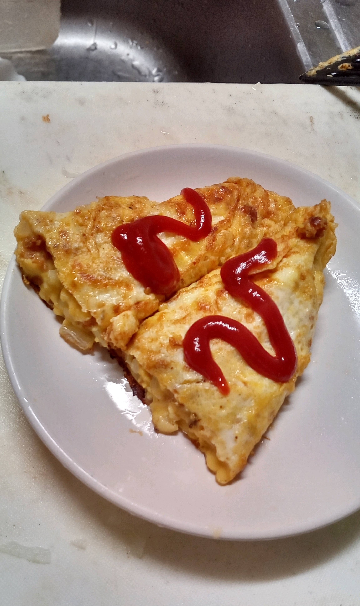 市販の鶏そぼろで簡単オムレツ