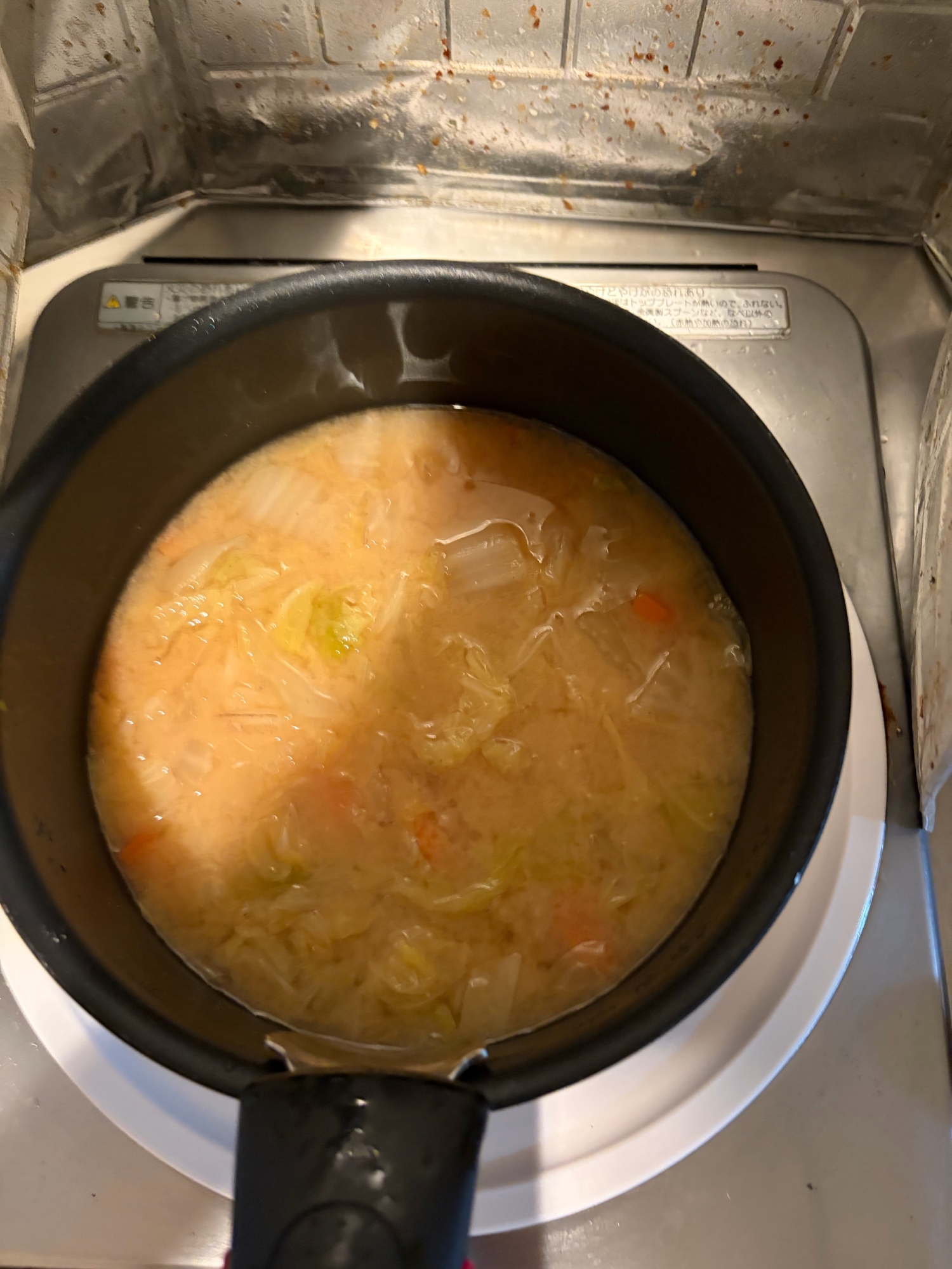 白菜とニンジンの味噌汁