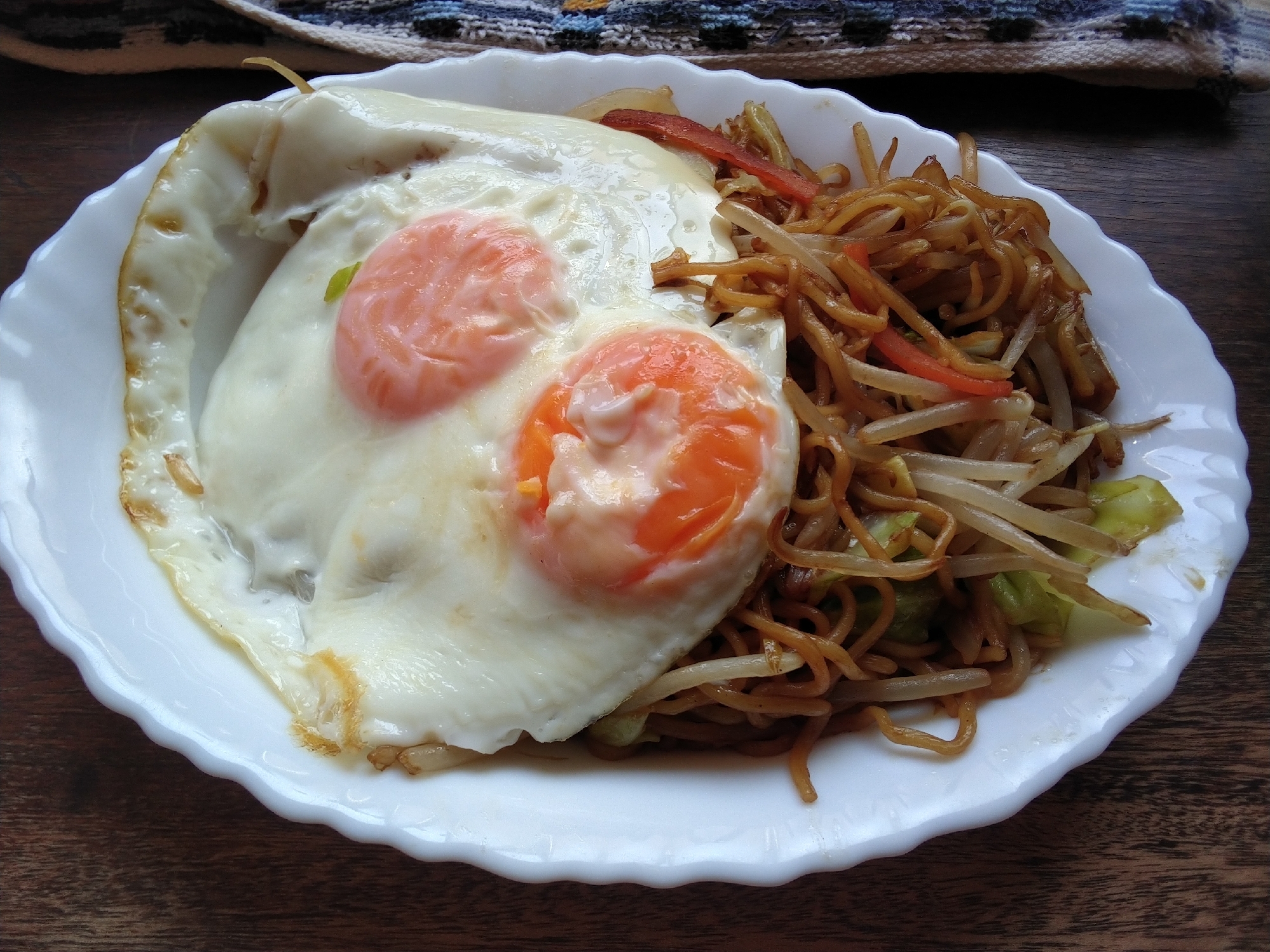 【焼きそば】目玉焼きのせ野菜焼きそば