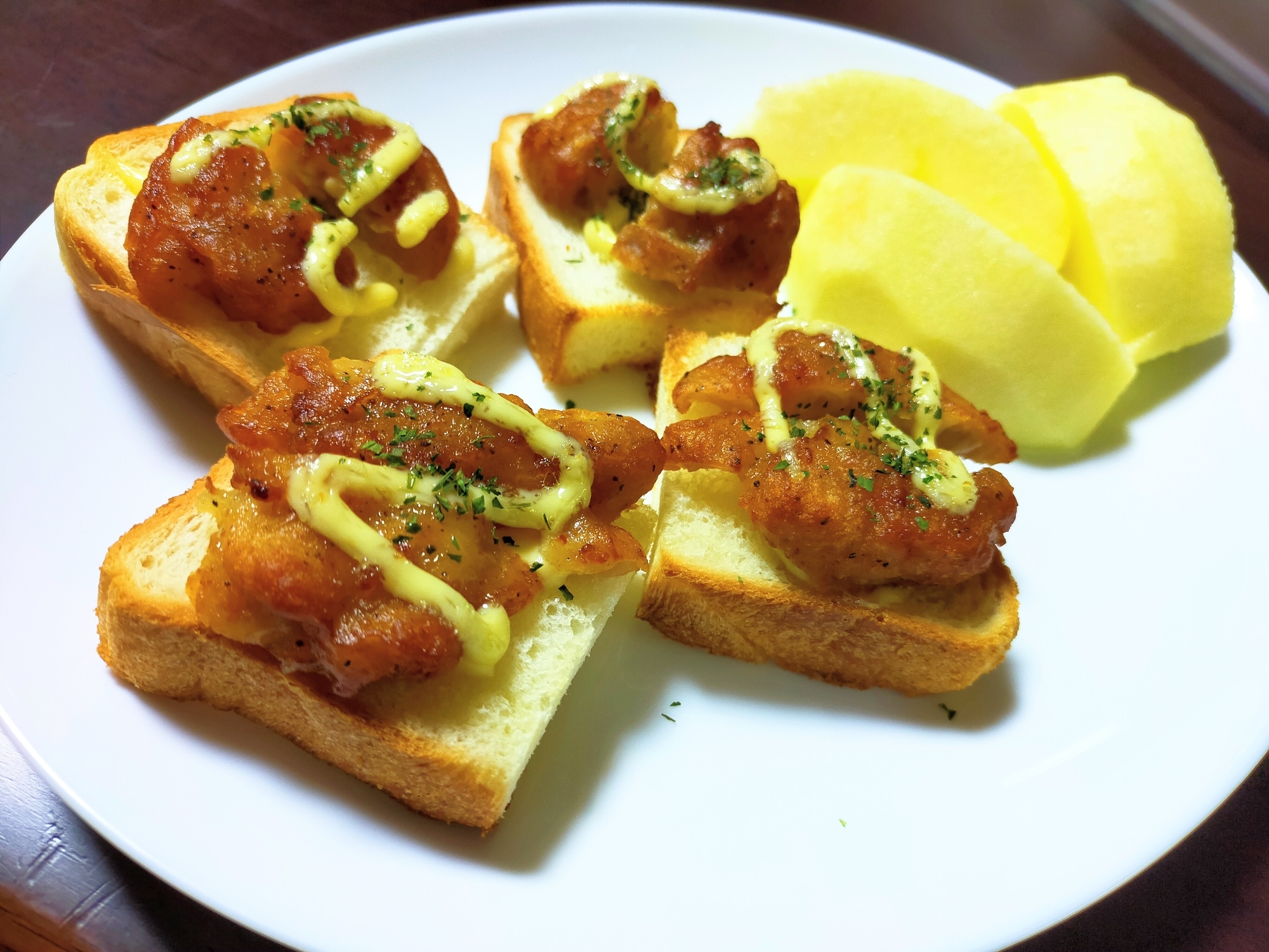 唐揚げパンとりんごの朝食☆