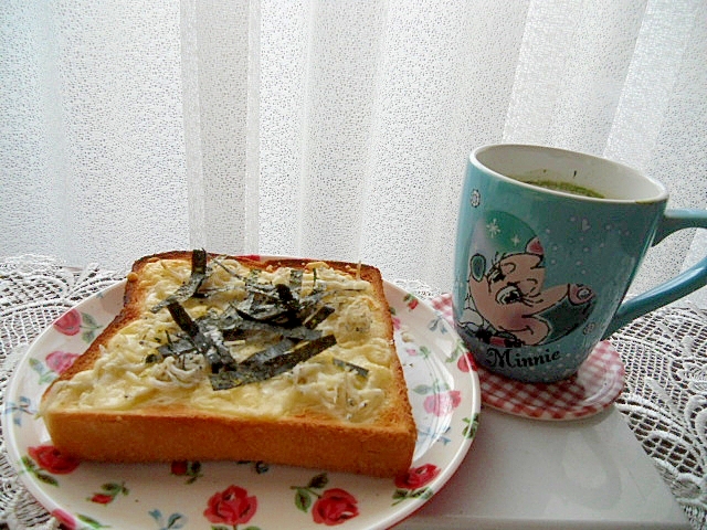 しらすピザトーストと飲み物