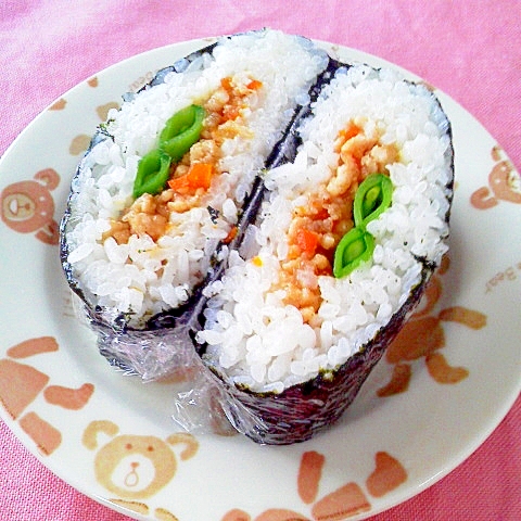 海苔は半分おにぎらず☆レンジで簡単肉味噌入り