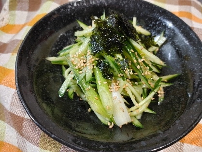 しょうがの辛味が刺激的♡きゅうりと長ネギの旨塩和え