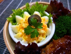 茹で卵をオシャレにお弁当に　タルタルフラワーエッグ
