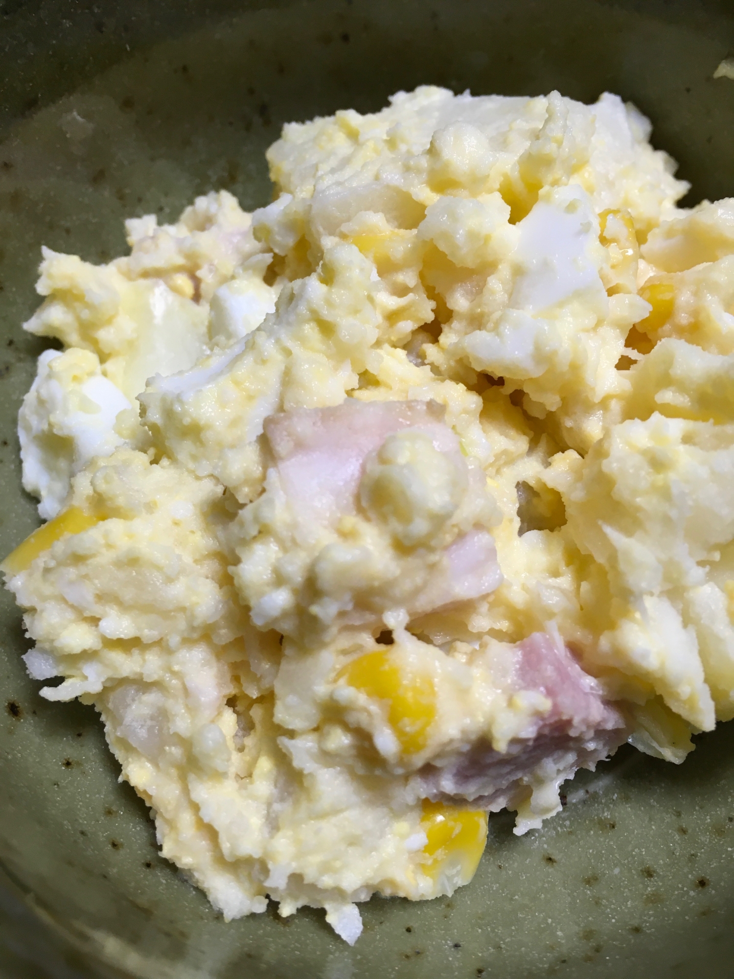 ゆで卵入り　ポテトサラダ