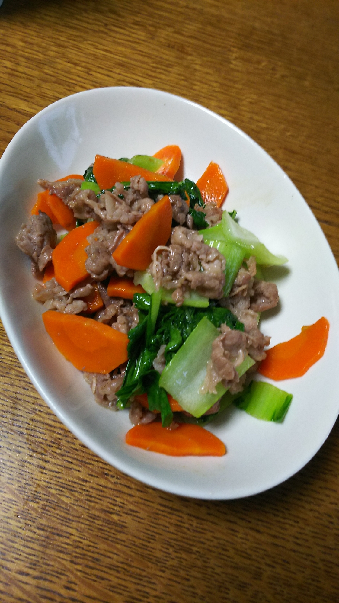 チンゲン菜と人参と牛肉の鶏ガラ炒め