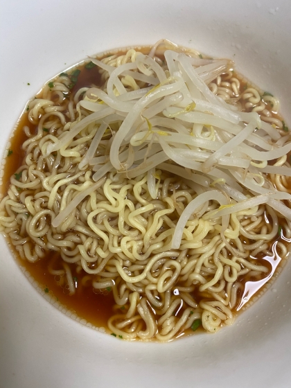 業スー牛肉だしの素で☆もやし醤油ラーメン