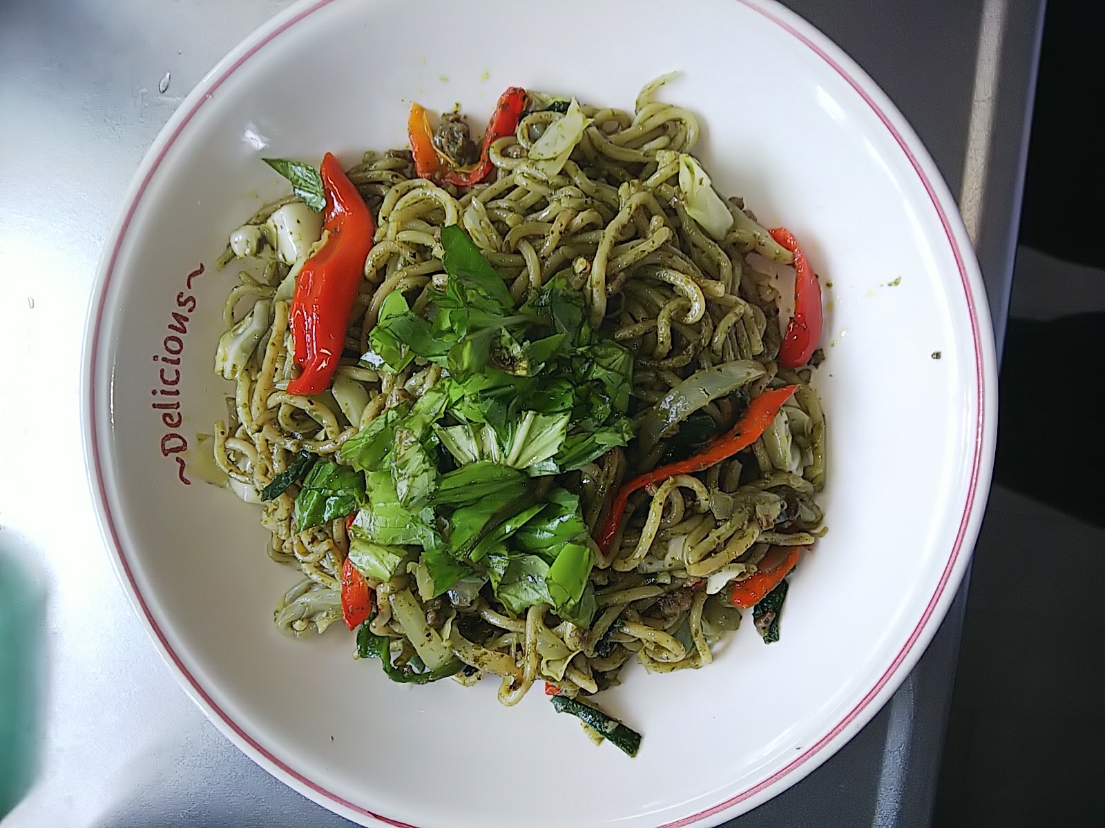 中華そばを使った野菜入りジェノベーゼ