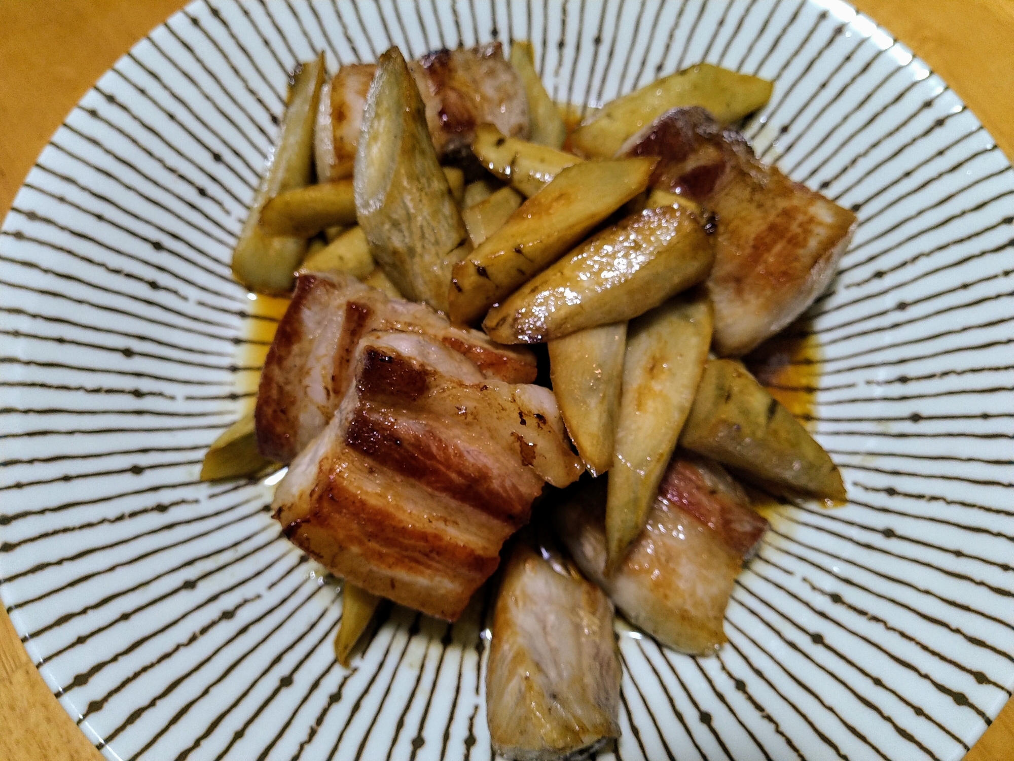 【簡単】豚バラ肉とごぼうのバルサミコ炒め