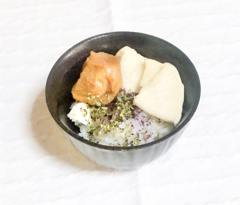 簡単⭐梅干しとたくあんのご飯