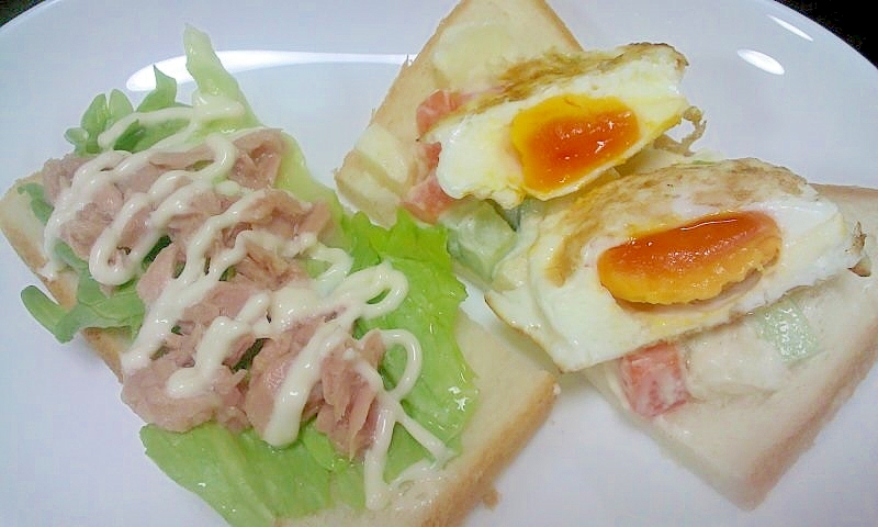 シーチキンと目玉焼きでオープンサンド