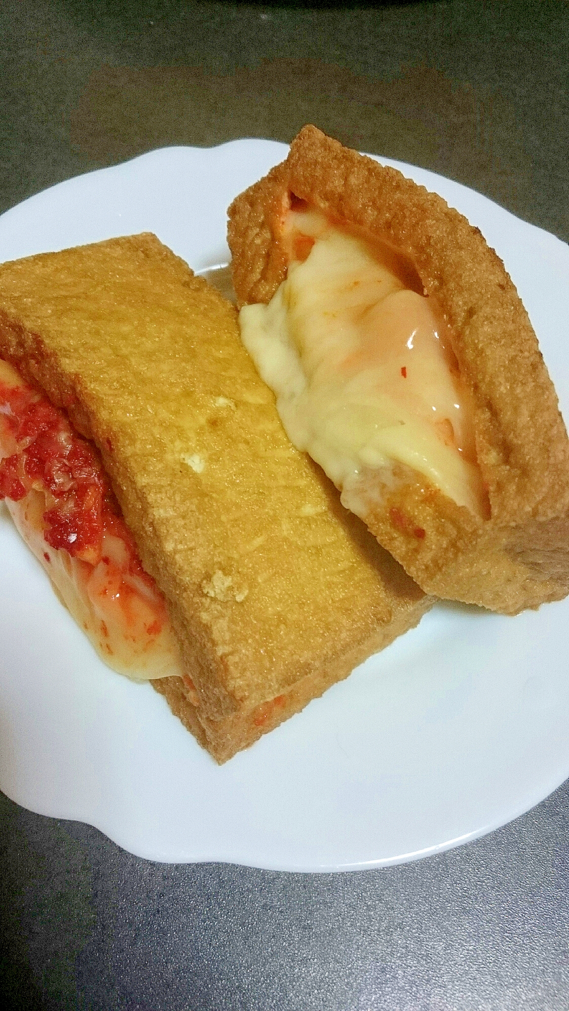 簡単ボリュームおつまみ☆厚揚げのキムチーズ焼き