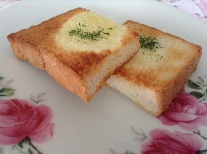 食パン代用で、失礼しますm(_ _)m
お家で、簡単にお店にも負けないガーリックトーストが出来て嬉しいです♡レシピ有難うございました(o^^o)