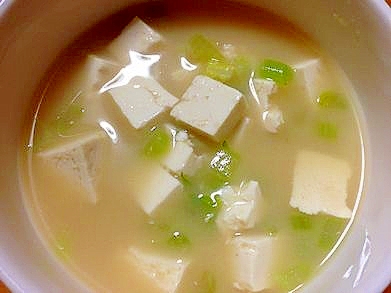 豆腐と大根菜の味噌汁