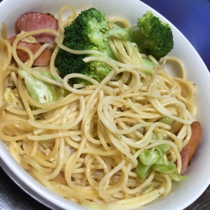 キャベツがうまーい(*^^*)！その他あるものを入れちゃいました！ペペロンチーノ初挑戦でしたが美味しいですね♡