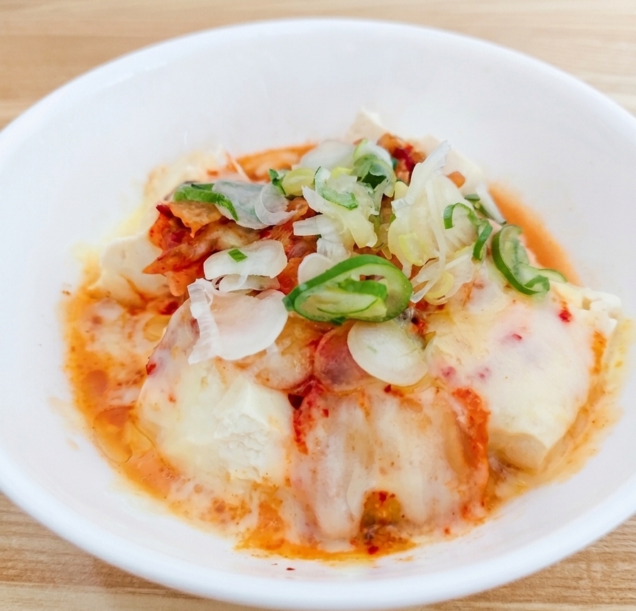 簡単電子レンジ【豆腐のコク旨キムチーズ蒸し】