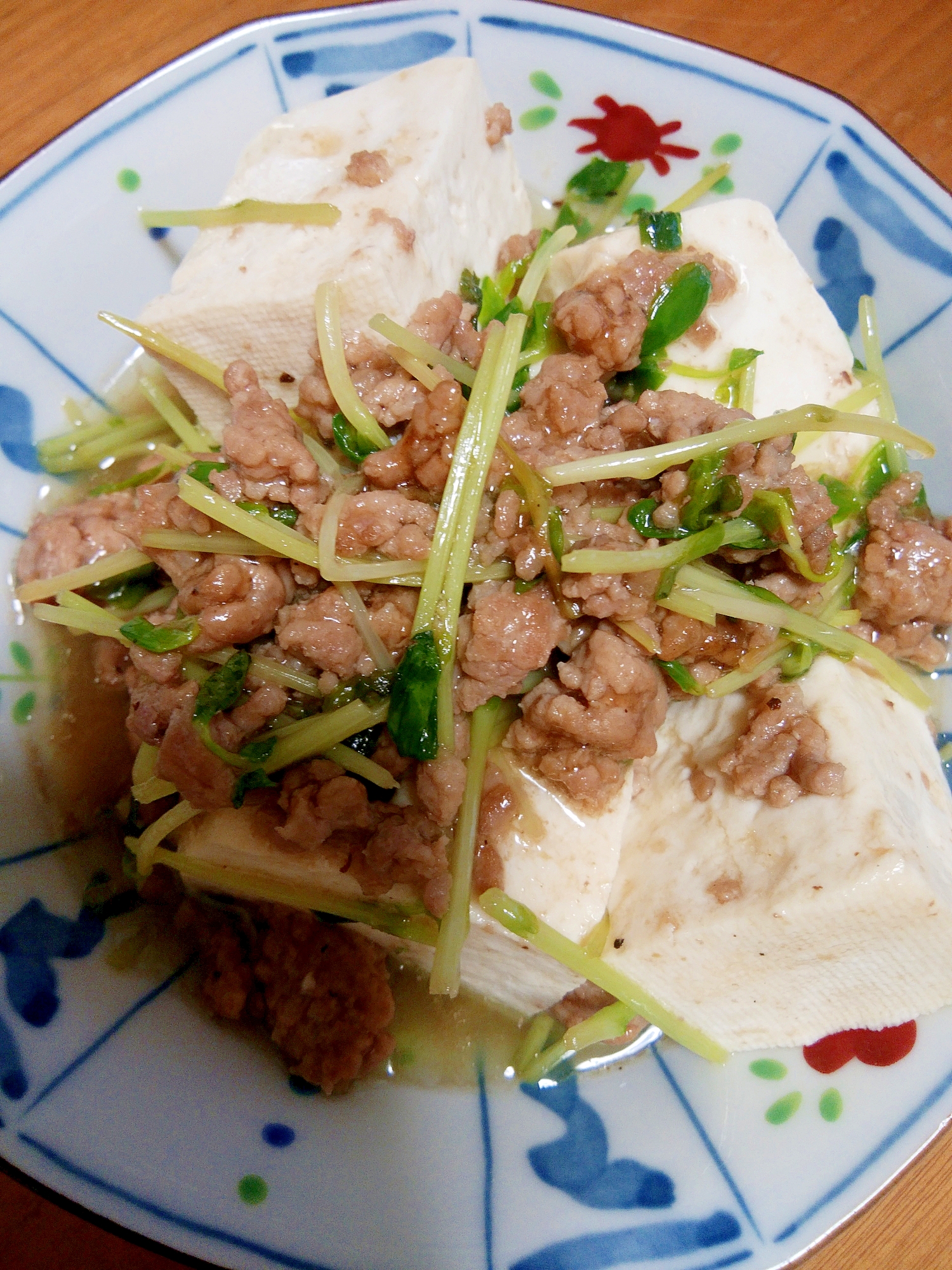 豆苗とひき肉と豆腐の炒め物