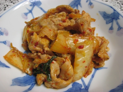 今日は、豚バラ肉とキムチのみ♬簡単！！豚キムチ