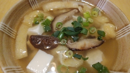 生椎茸、薄揚げと豆腐のお味噌汁