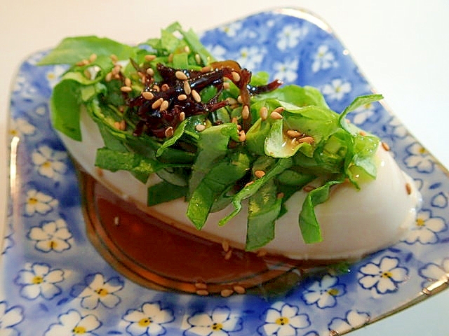 麺つゆで　サラダ菜と昆布佃煮と金胡麻の冷奴