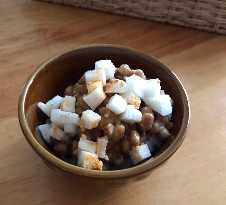 長芋のすりごまラー油和えの納豆ごはん