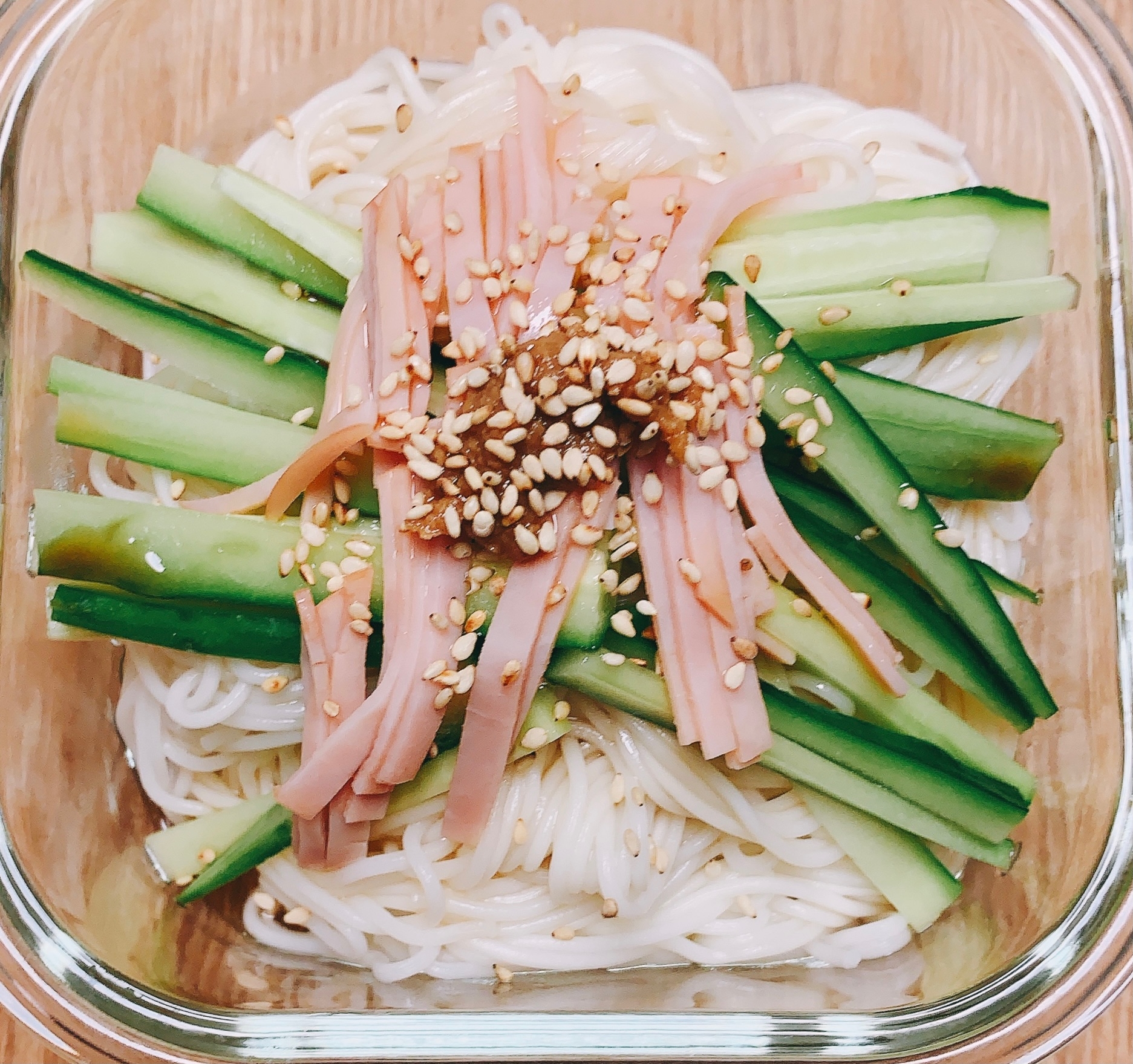 きゅうりとハムのさっぱり胡麻酢そうめん