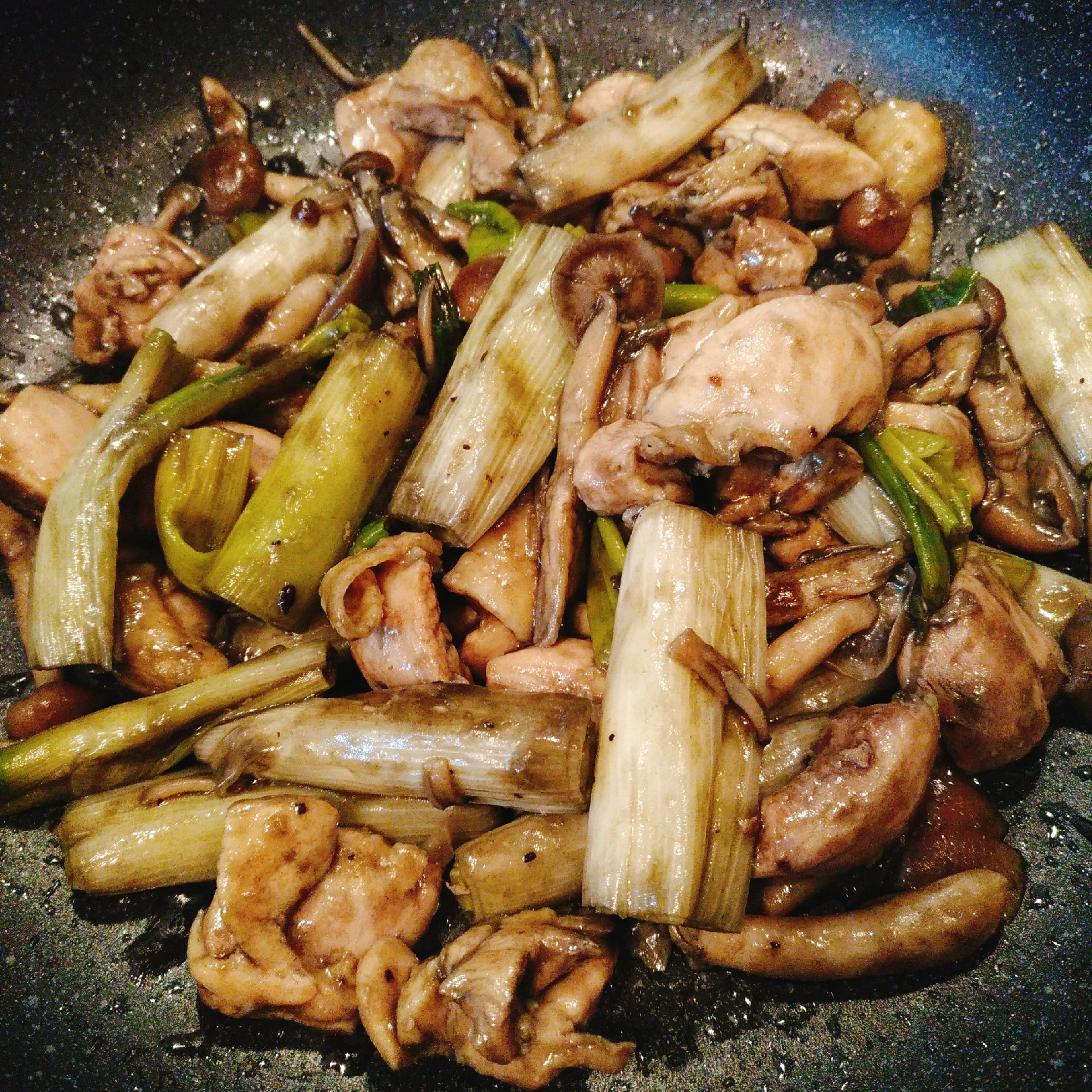 エバラ 鶏炭焼きのタレ使用♪鶏肉とネギの炒め物