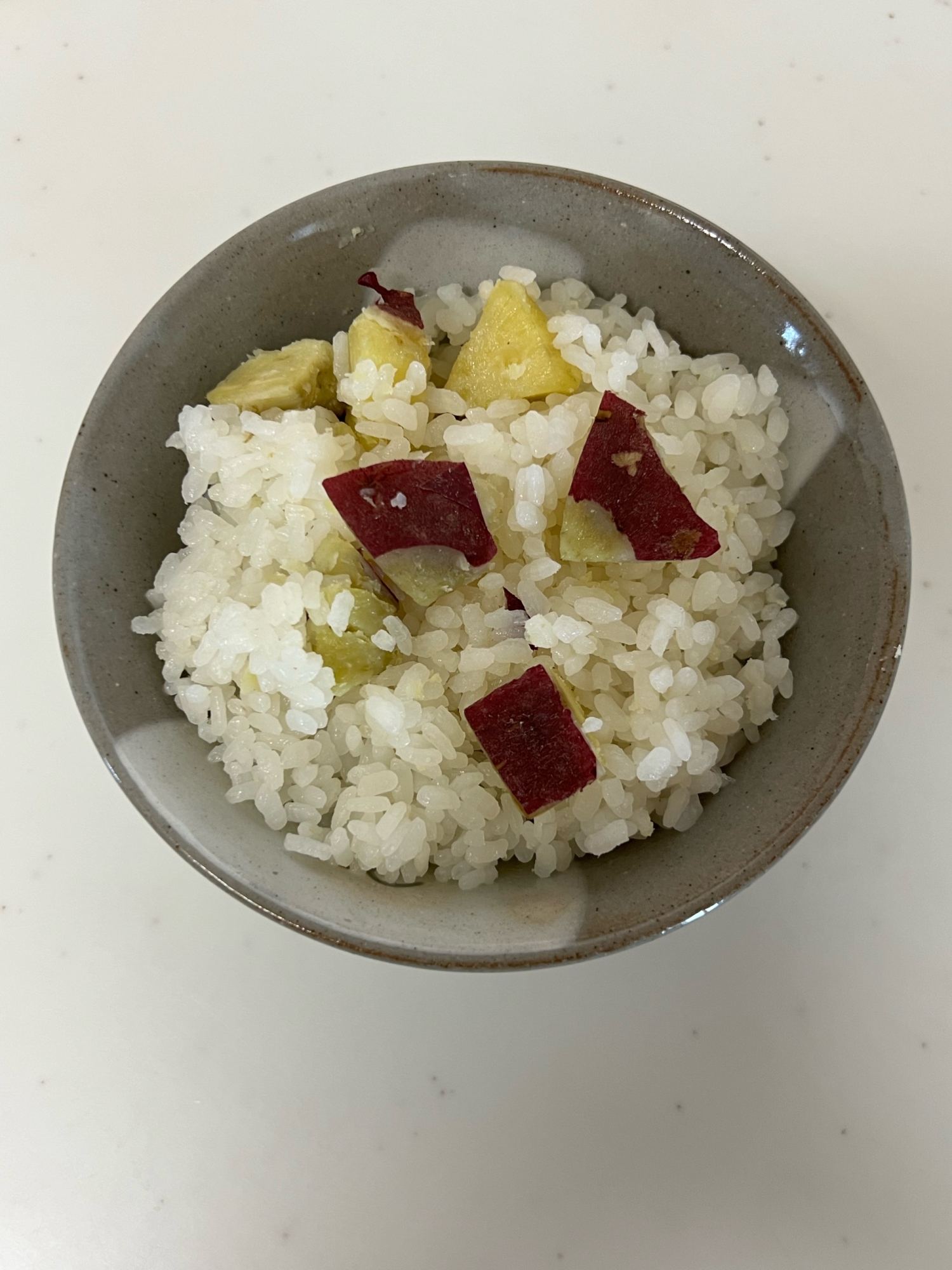 シンプルに塩だけで♪さつまいもご飯