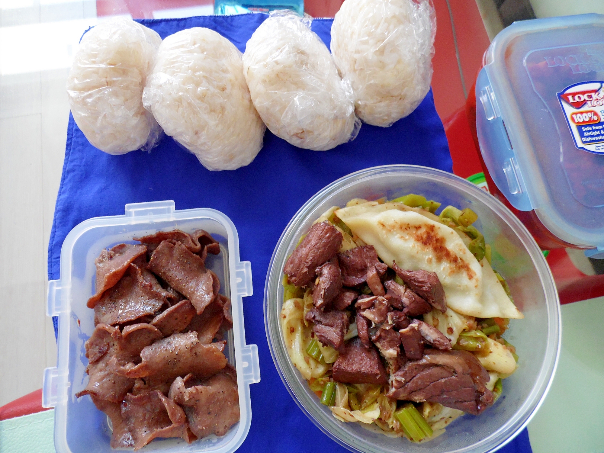 牛タン焼きとおにぎりの弁当