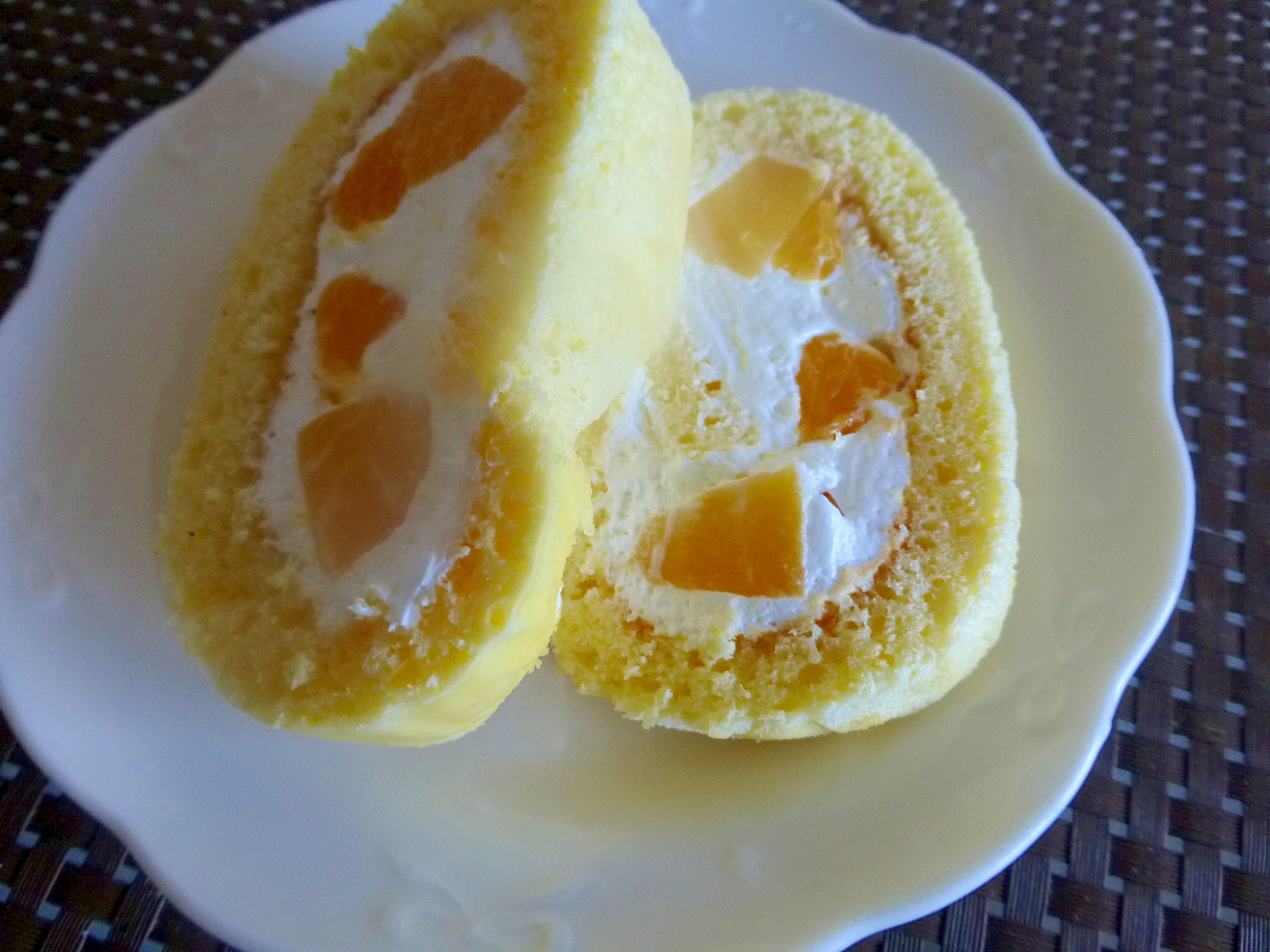 黄桃とオレンジのロールケーキ