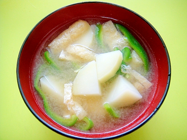 じゃがいもとピーマン油揚げの味噌汁